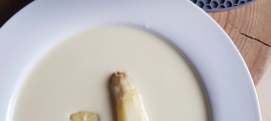 Esparragos al vapor y crema de esparragos
