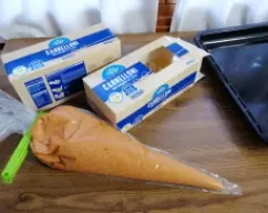 Step <p>Añadir el foie y triturar 8 seg/vel 5 giro inverso. Retirar del vaso a una manga pastelera y dejar enfriar la mezcla, hasta el día siguiente.</p> illustration