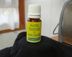 Step <p>Agregar 12 gotas de esencia de anís, la harina, y 1 cucharadita de levadura química, programar 10 seg/velocidad 6</p> illustration