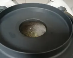 Step <p>Programar el modo "cocción de huevos" y seleccionar "huevos duros"</p><p>Terminado el tiempo volver a seleccionar "medio duros"</p><p><br></p> illustration