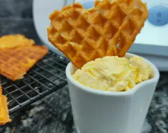 Step <p><span style="font-weight: normal;">También puedes dejar el barquillo plano para utilizarlo en un helado de corte o como decoración en una copa de helado.<br></span><br><br><br></p> illustration