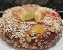 Step <p><span style="font-weight: normal;"> Precalienta el horno a 200º. Hornea 5 min a 200º y después baja la temperatura a 180º y hornea 15 min más. <br></span><br></p> illustration