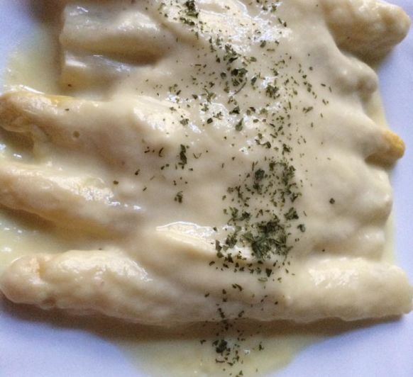 Esparragos naturales en su crema
