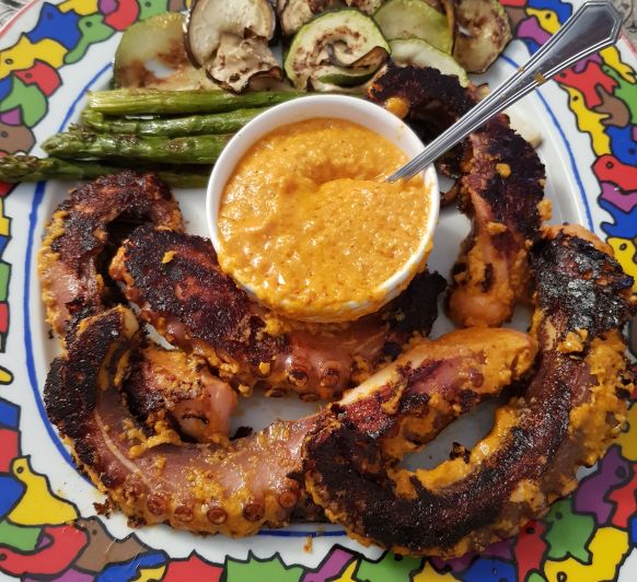 Pulpo a la parrilla con salsa romesco